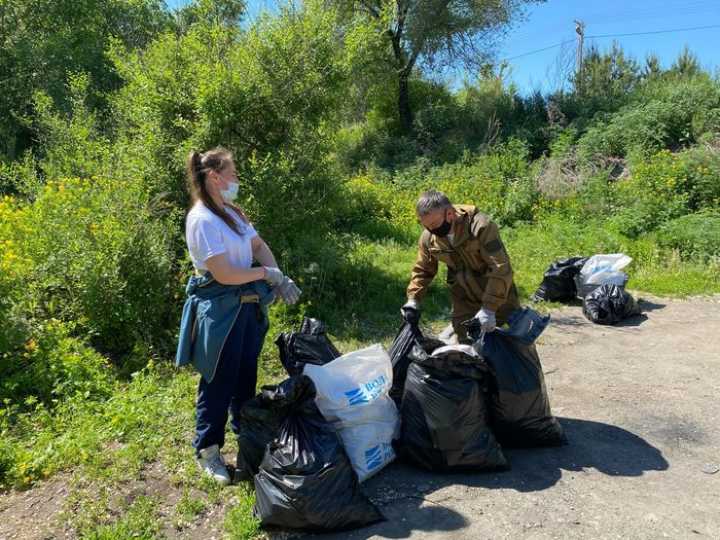 Регоператор помог вывезти мусор с экосубботника на берегу реки Абакан